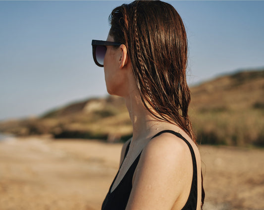 Beachside Layers Meet Vacation Mode in Neutral Cool Tones