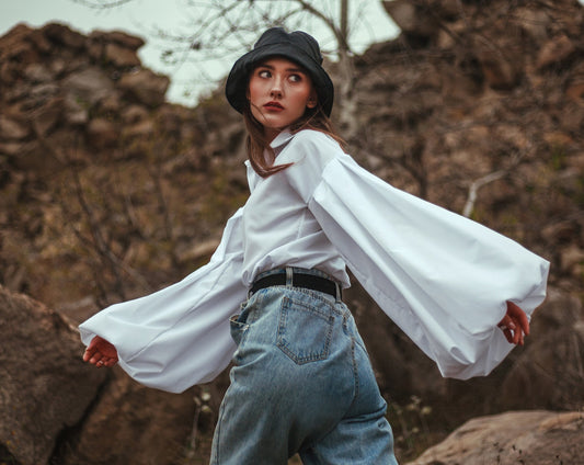 Free-Spirited Energy in Oversized Sleeves and Denim for Outdoor Escapes